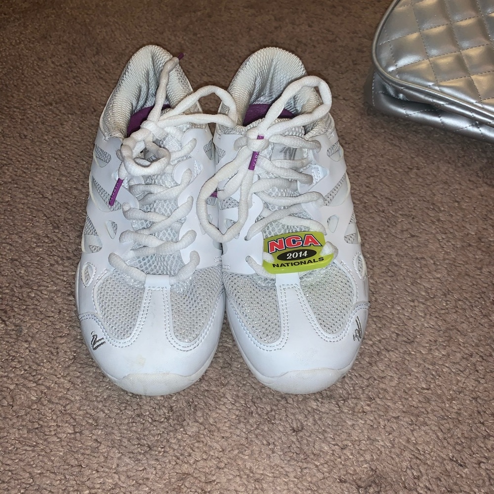 Cheer Shoes - Picture 2 of 5